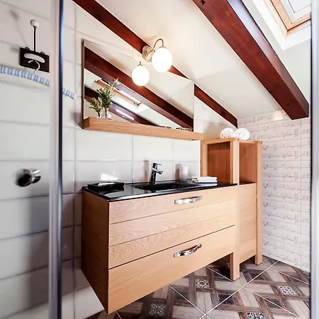 Luxury Orh Bed & Breakfast 4*