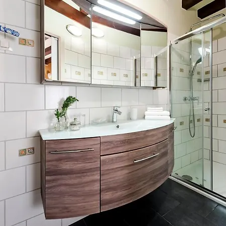 فندق مبيت وإفطار Luxury Orh روفينج