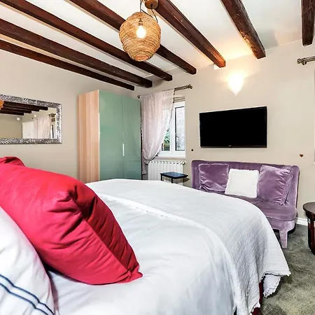 فندق مبيت وإفطار Luxury Orh روفينج