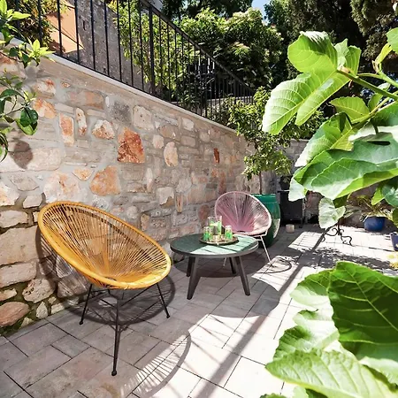 Luxury Orh Bed & Breakfast 4*